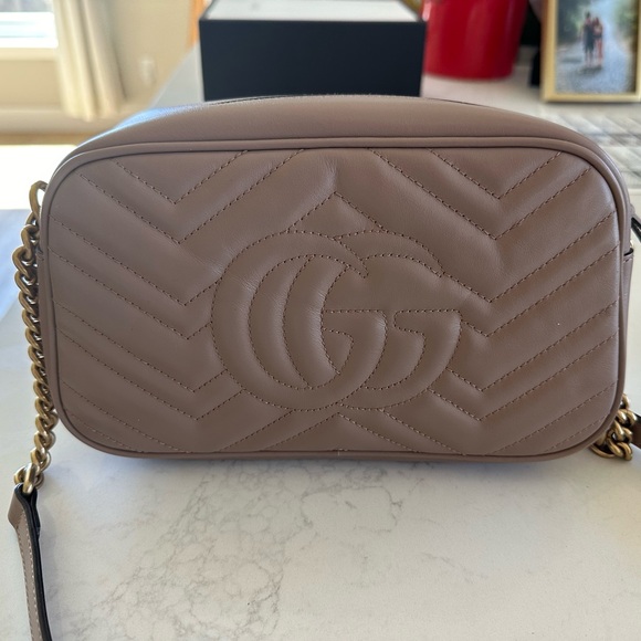 Small Gucci Marmont in Dusty Rose Leather - Picture 9 of 16
